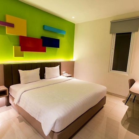 Zoom Dharmahusada Hotel Surabaya Buitenkant foto