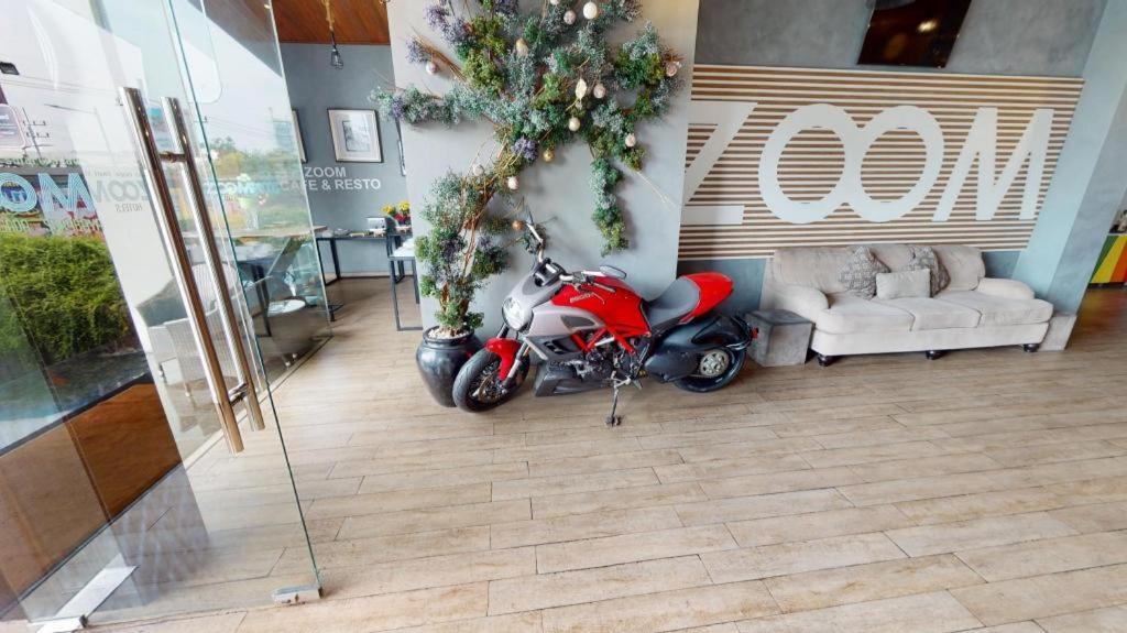 Zoom Dharmahusada Hotel Surabaya Buitenkant foto