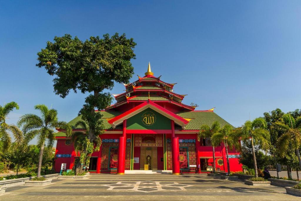 Zoom Dharmahusada Hotel Surabaya Buitenkant foto