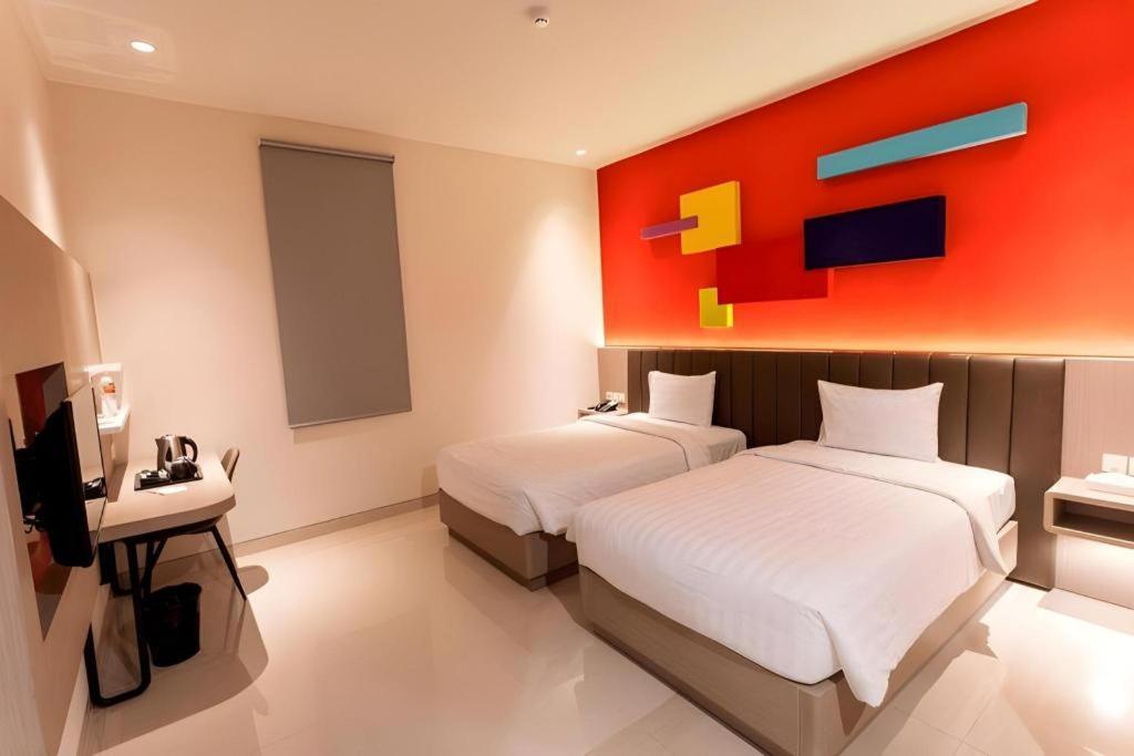 Zoom Dharmahusada Hotel Surabaya Buitenkant foto