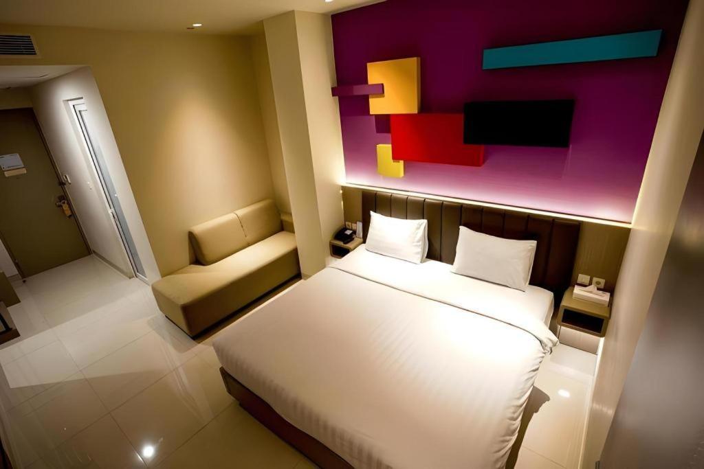 Zoom Dharmahusada Hotel Surabaya Buitenkant foto