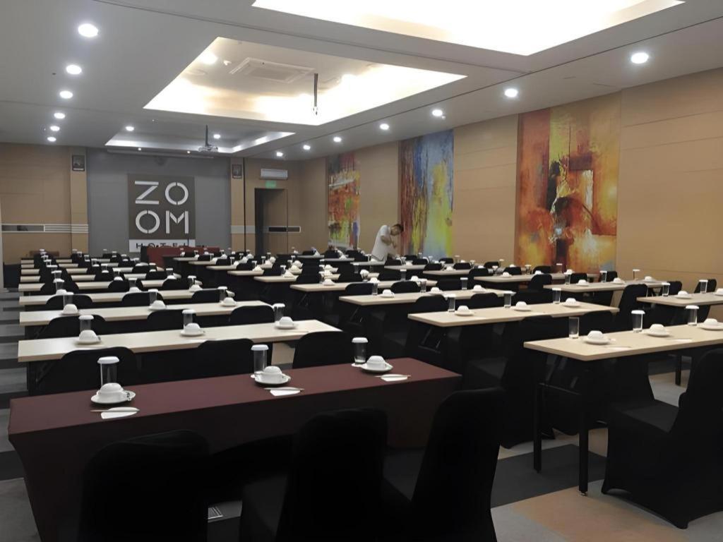 Zoom Dharmahusada Hotel Surabaya Buitenkant foto