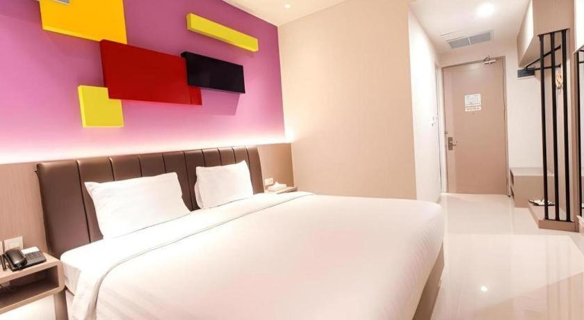 Zoom Dharmahusada Hotel Surabaya Buitenkant foto