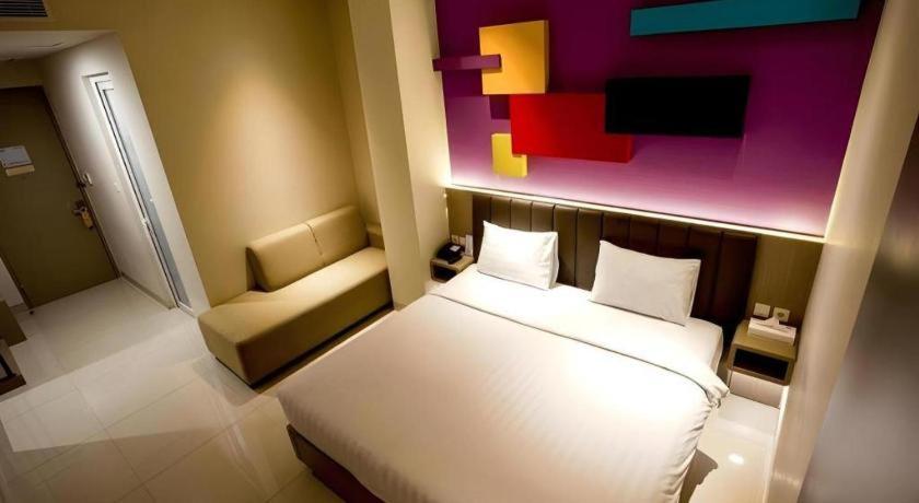 Zoom Dharmahusada Hotel Surabaya Buitenkant foto